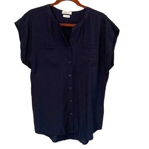 VAN Heusen Navy Rayon Blouse. Size L.
